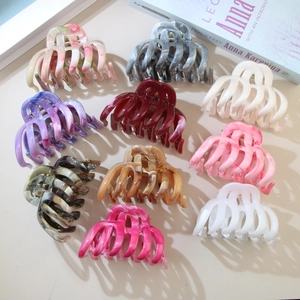 Detailed close-up of large ABS hair claw clips with marble texture in multiple colors