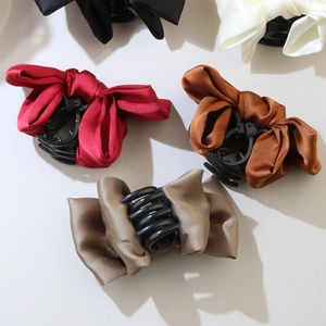 Pinces à cheveux élégantes avec nœuds en satin rouge, brun, noir et blanc