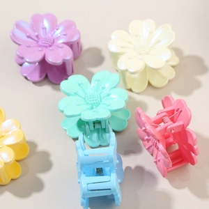Blumen-Haarklammern in Macaron-Farben mit Perlmuttglanz für stilvolles Haarstyling