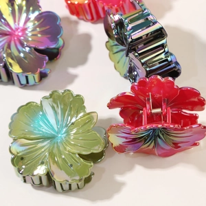Pinza per capelli a fiore di ibisco con finitura colorata cangiante per acconciature donna