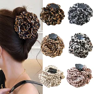 Grande Pince Crabe Fleur Rose Imprimé Léopard en Tissu Accessoires de Cheveux Botaniques pour Femmes Fête Quotidienne