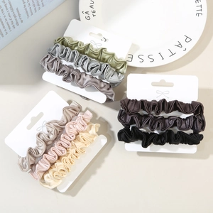 Lot de 9 chouchous élégants en satin de style français sur cartes de présentation blanches