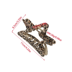 Detailed size specifications of leopard print hair claw clip showing 11cm length