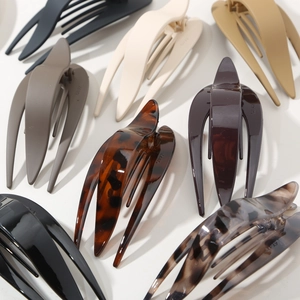 Set of large fishtail hair clips in matte and tortoiseshell finishes for women