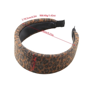 Classic leopard print wide headband made of wool fabric for a retro high top look