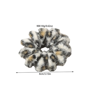Élastique spirale en peluche léopard avec dimensions et texture douce en fausse fourrure