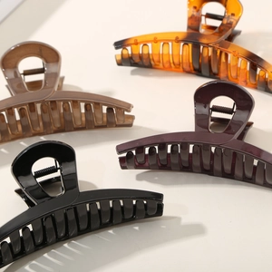 Lot de quatre grandes pinces à cheveux de 13 cm en résine ambre, marron, violet et noir