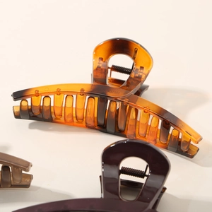 Grande pince à cheveux 13cm ambre avec design croisé et ressort métallique robuste
