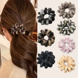 Chouchous en Peluche Léopard pour Femmes Hiver Fait à la Main Élastique Fausse Fourrure Anneau à Cheveux Cordon Téléphonique Accessoires Cheveux