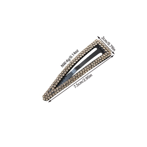 Detailed size specifications of a rhinestone snap clip with 7.5cm length and 2cm width