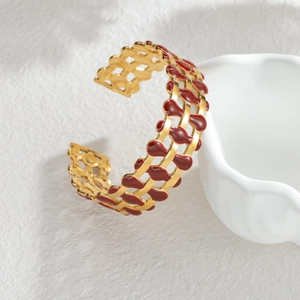 Bracciale aperto in oro stile vintage francese con gocce di smalto rosso e maglia
