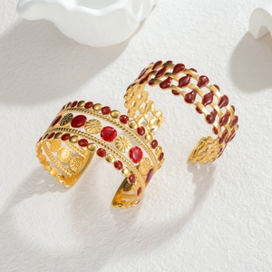 Bracciali vintage francesi con smalto rosso e finitura in acciaio inossidabile dorato