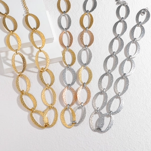 Klobige Edelstahl-Halskette mit Hammerschlag-Textur in Gold- und Silberfarben