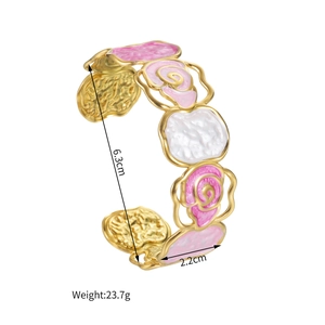 Detail view of镂空 hollow flower open bangle with pink enamel and hammered gold finish