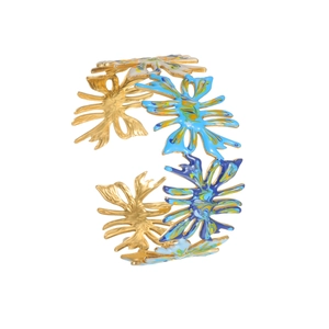 Bracelet jonc ouvert large évidé en acier doré avec émail bleu et motif floral