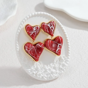 Retro double-layered red resin heart drop earrings with irregular gold metal textures