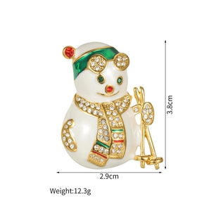 Vue détaillée de la broche bonhomme de neige avec dimensions : 3,8 cm de hauteur