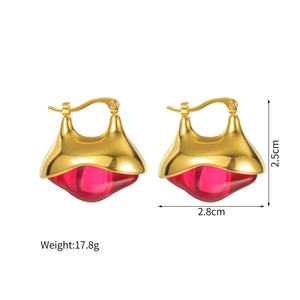 French vintage teardrop earrings with dimensions of 2.5cm by 2.8cm and 17.8g weight
