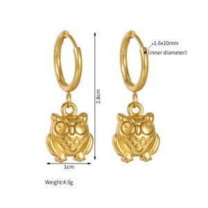 Detailed size specifications for gold-plated owl drop earrings featuring dimensions 2.8x1.0cm