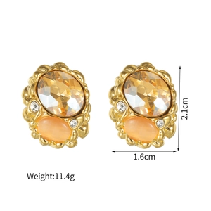 Detailansicht der goldenen Vintage-Ohrringe mit orangefarbenen Steinen und 2,1 cm Größe