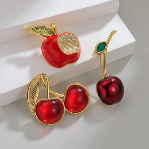 Broches exquises en forme de pomme et cerise rouge en alliage doré et émail coloré