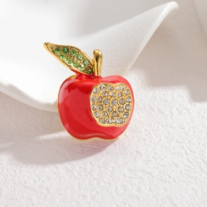 Broche pomme rouge exquise avec dorure et cristaux étincelants sur socle en céramique
