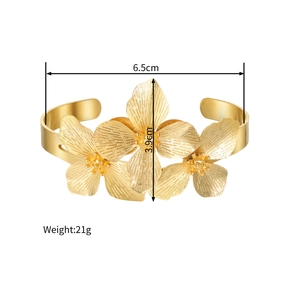 Detail showing dimensions and weight of a gold stainless steel open flower cuff bracelet