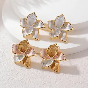 Boucles d'Oreilles Clous en Acier Inoxydable Fleur 3D Élégantes Émail à Cinq Pétales Texture Brossée Bijoux d'Oreille Femme Fête Quotidien