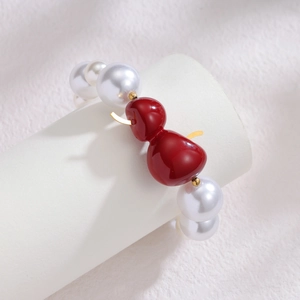 Ensemble de bracelets en perles baroques avec breloque cerise rouge et feuilles dorées