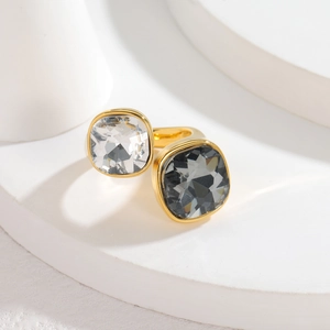 Minimalist gold-plated double ring featuring square-cut black and white zircons on a podium
