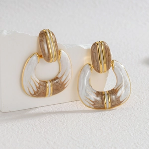 Boucles d'oreilles créoles géométriques vintage françaises avec émail marbré blanc et or