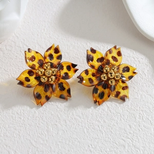 Vintage leopard print flower stud earrings with golden center on stone surface