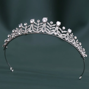 Exquisite bridal crown with leaf-shaped patterns and sparkling cubic zirconia stones
