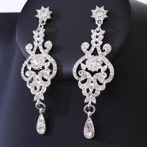 Parure de bijoux de mariage avec boucles d'oreilles pendantes et strass argentés