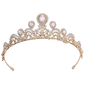 Vue détaillée du diadème de mariée doré de luxe avec zircons AAA et strass étincelants
