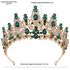 Detailweergave bruidstiara met groene kristallen en strass steentjes, hoogte 8 cm