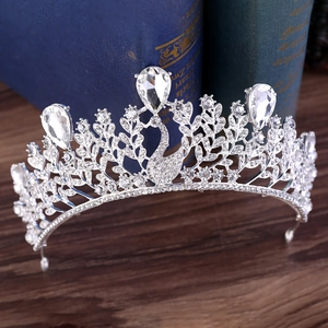 Diadème de mariée cygne argenté élégant avec strass et cristaux en goutte d'eau