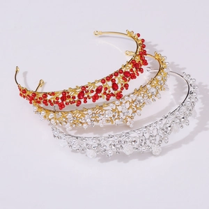 Squisite corone da sposa con cristalli rossi, perle bianche e strass in varie finiture