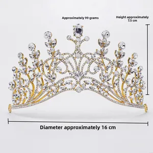 Luxuriöse Brautkrone in Gold mit Maßen 7,5cm Höhe und 16cm Durchmesser im Detail