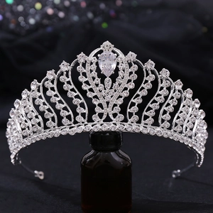 Luxueuse Diadème Couronne de Mariée en Alliage Argenté Zirconia et Strass Avec Pierre Principale en Forme de Larme Bijoux Mariage