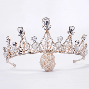 Diadème de mariée élégant en or rose avec cristaux étincelants et perles blanches