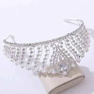 Couronne de mariée élégante en argent avec zircons, gemme goutte et perles
