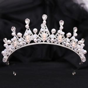 Couronne de mariée exquise avec cristaux blancs et perles sur base en alliage argent