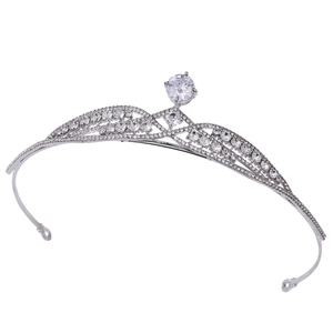 Élégante tiare de mariée en argent avec zircons étincelants et design de couronne