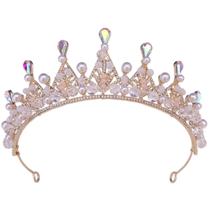 Diadème de mariée exquis avec perles, base en métal doré et cristaux colorés