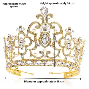 Dimensions couronne baroque : hauteur 14cm, diamètre 18cm, poids 380g avec perles