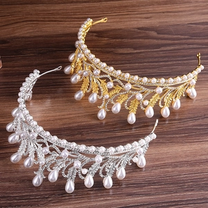 Elegant bridal crown with pearls and rhinestones on a vintage leaf design alloy headband