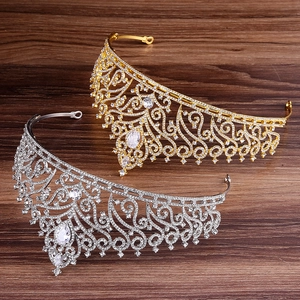 Luxuriöse Braut-Tiara in Gold und Silber mit funkelnden Zirkon-Steinen