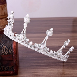 Elegant bridal crown tiara with sparkling rhinestones and pearls for wedding accessories