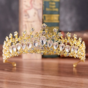Couronne de mariée de luxe dorée avec strass étincelants et motifs de vignes élégants